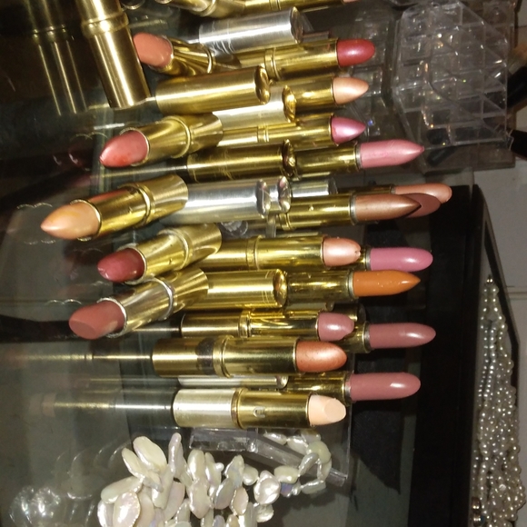 L'OREAL lip sticks,Vintage 8 each or 80  for ALL!! - Picture 3 of 8